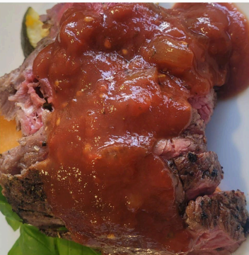 Sliced beef with tomato relish